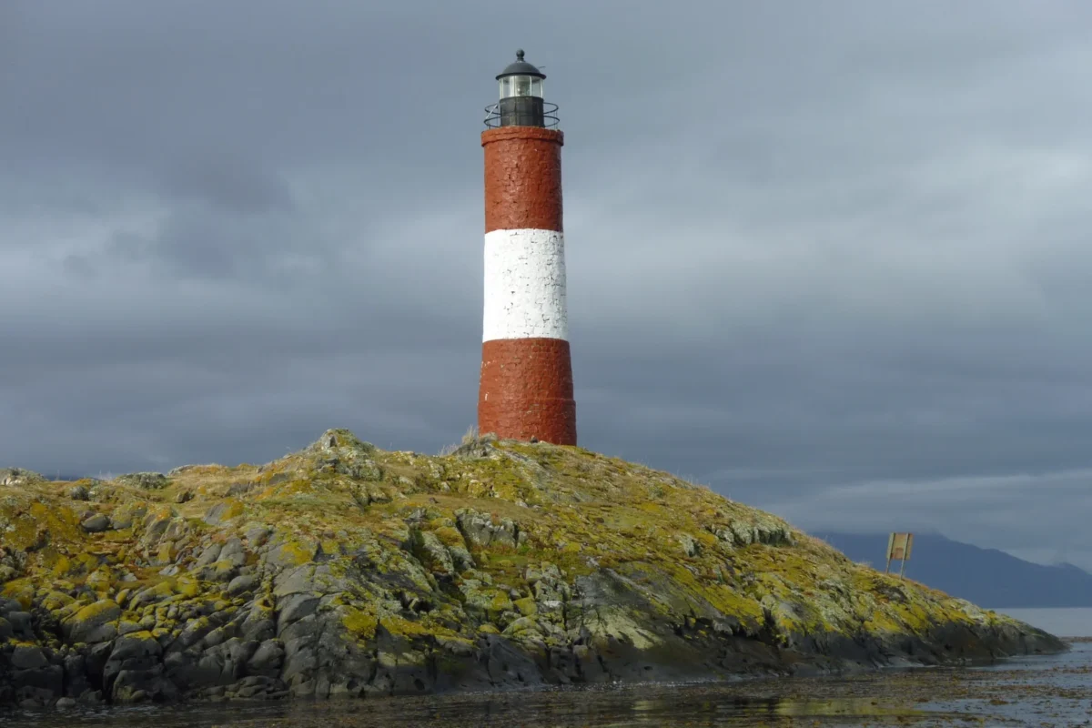 faro-les-eclaireurs-canal-beagle-ushuaia_1800x1200 nomadatrek_trekking patagonia