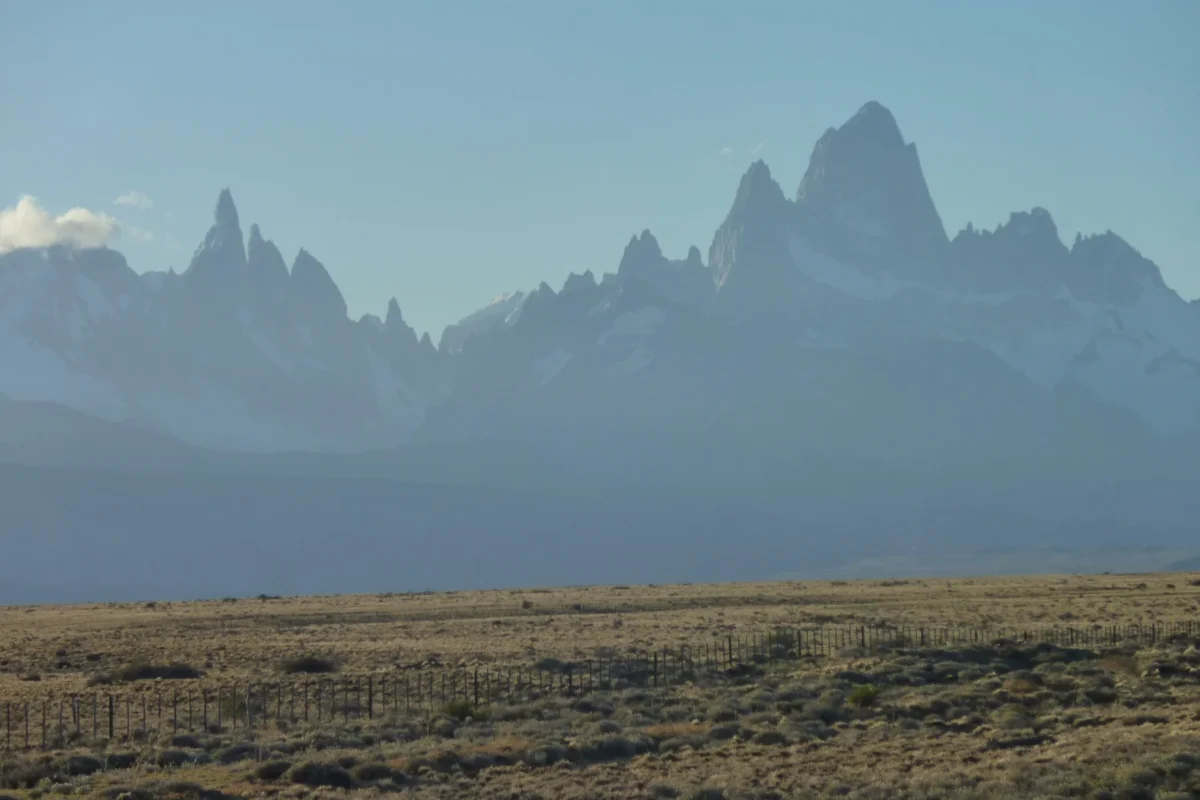 fitz-roy-y-cerro-torre-desde-la-estepa-el-chalten_1800x1200 nomadatrek_trekking patagonia