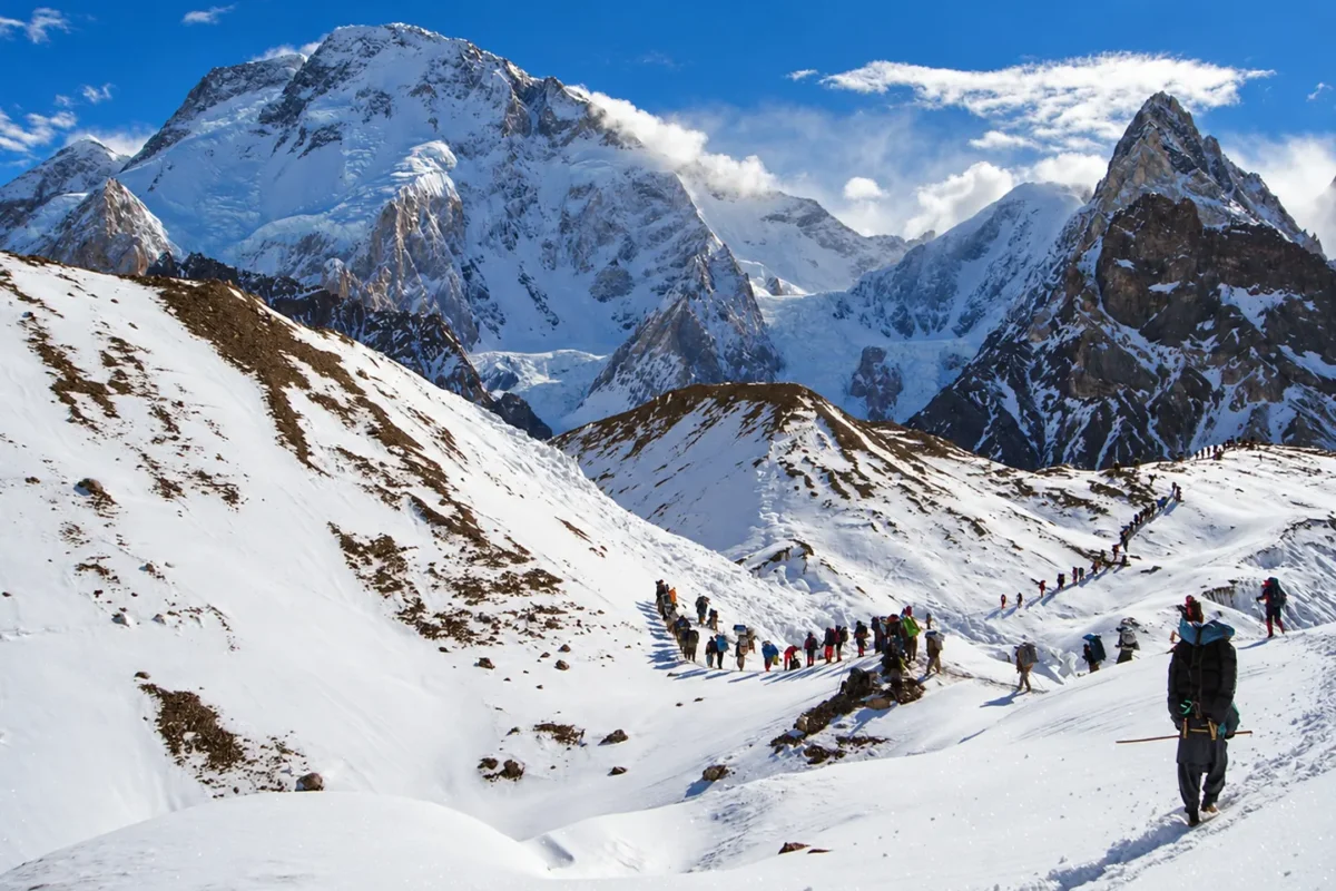 23-pakistan-porteadores-nieve-concordia-1440x960
