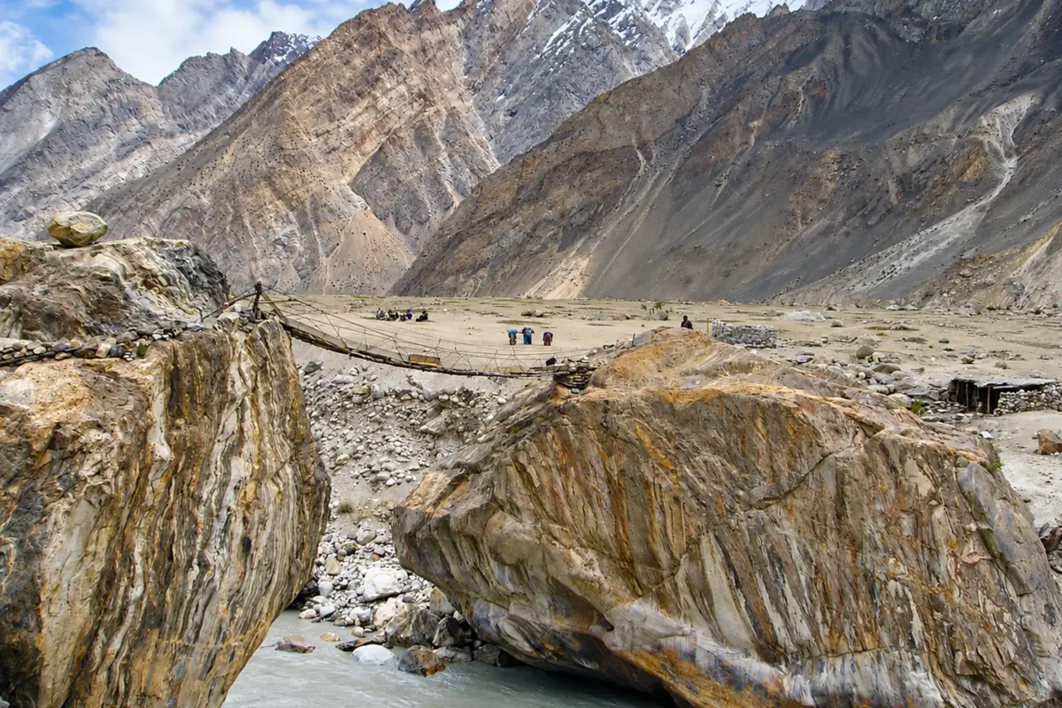 25-pakistan-puente-korofong-1440x960